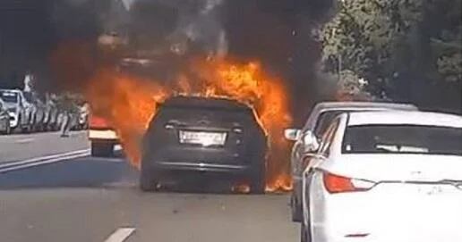В Баку вспыхнул Range Rover ВИДЕО