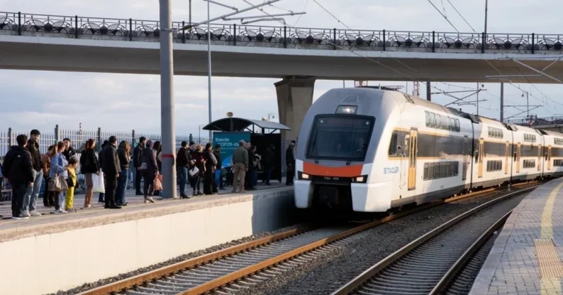 Azərbaycanda dəmir yolu ilə sərnişin daşımaları 19% dən çox artıb