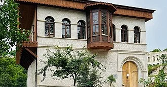 Məmmədovlar ailəsinə məxsus tarixi ev sökülür: “Üç dəfə az məbləğ verilir”