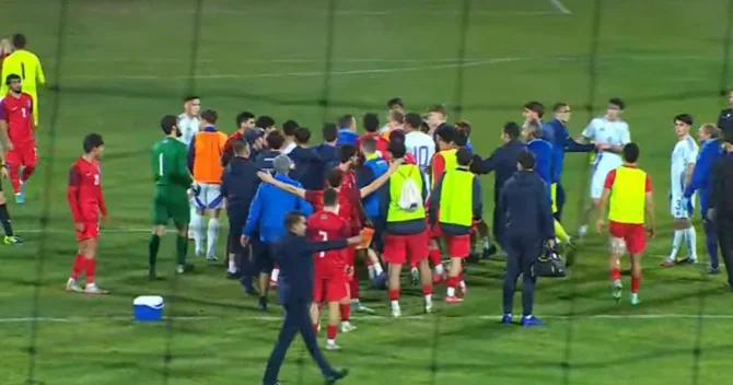 Şotlandiya ilə oyunda QALMAQAL Futbolçulardan tərbiyəsiz hərəkət