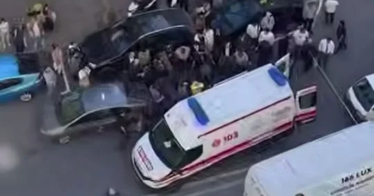 “Metropark”ın qarşısında piyadanı maşın vurdu VİDEO