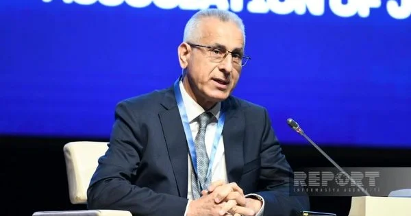Lətif Hüseynov: Hakimiyyət qolları arasında diqqət ediləsi məqamlar var