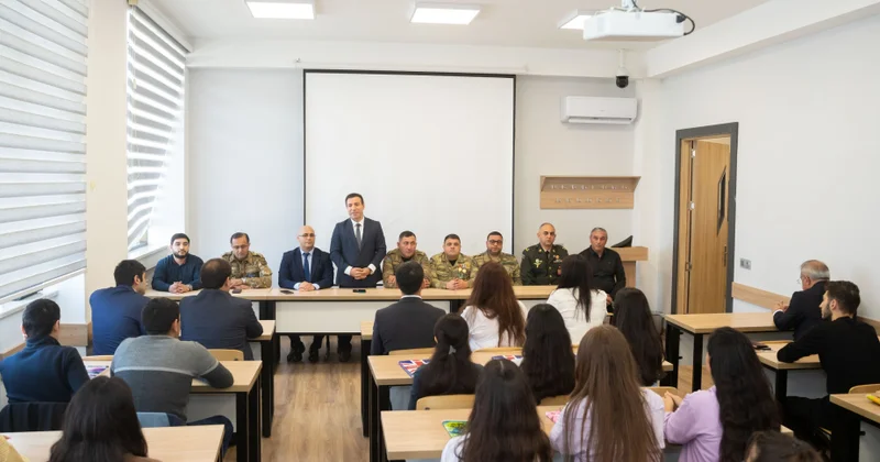 Vətən müharibəsinin iştirakçıları tələbələrə cəbhə xatirələrindən danışıblar