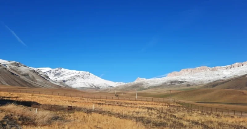 Küləkli və yağıntılı hava şəraiti davam edib, Şahdağa və Gədəbəyə qar yağıb