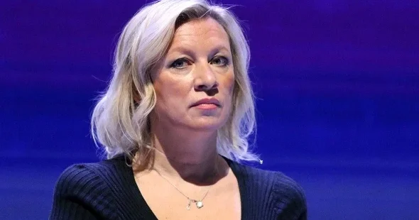 Россия реагирует на решение Латвии: МИД осуждает, Песков предлагает возвращение на родину