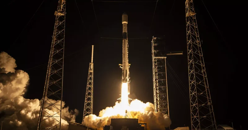 Ракета SpaceX совершила успешный тестовый полет ВИДЕО
