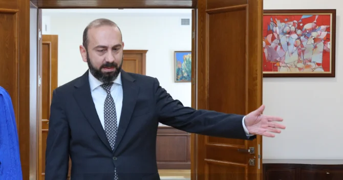 Mirzoyan: Konstitusiyanı dəyişmək öhdəliyimiz yoxdur