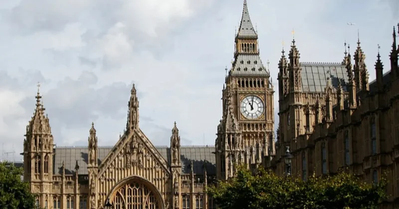 Böyük Britaniya kəşfiyyatı deputatlara mümkün xarici təsirlərlə bağlı xəbərdarlıq edib