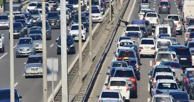 Ödənişli yollar tıxacların azalmasına səbəb olacaq?