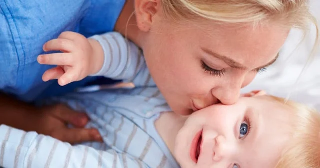 Körpələri öpmək məsləhət deyil Pediatrdan xəbərdarlıq