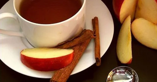 Darçınla alma çayı. Çox faydalı!