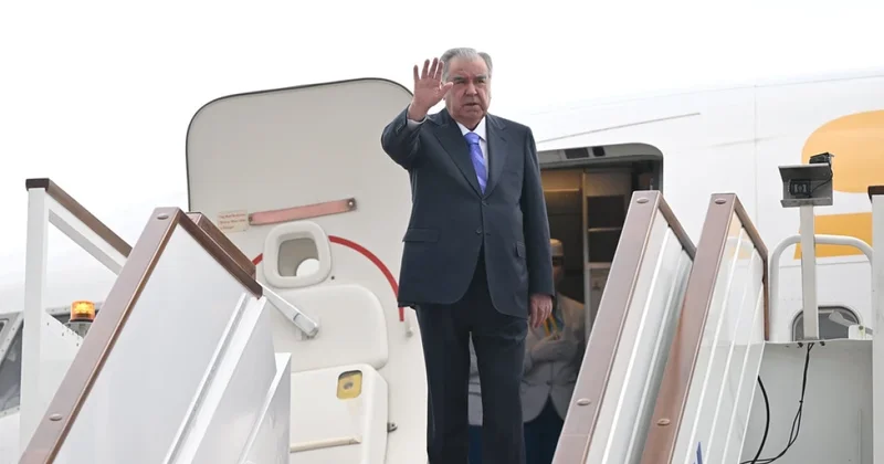 Президент Таджикистана Эмомали Рахмон направился в Баку