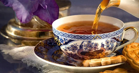 Yayda isti çay içməyin faydaları