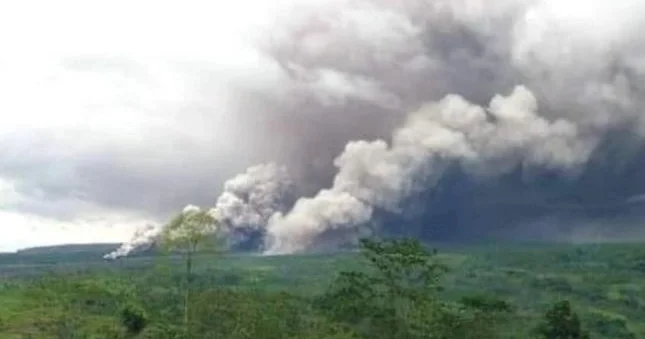 Semeru vulkanı yenidən püskürüb