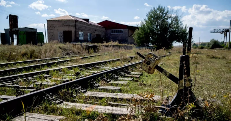 Paşinyan Moskva ilə dəmir yolu düyününü çözməyə çalışır Birgə işçi qrup yaradılır