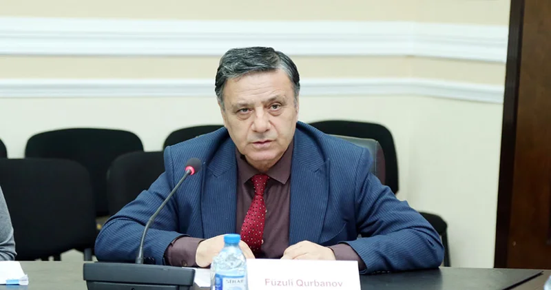“Vahid məktəbli formasına keçid çox vacib məsələdir” Füzuli Qurbanov