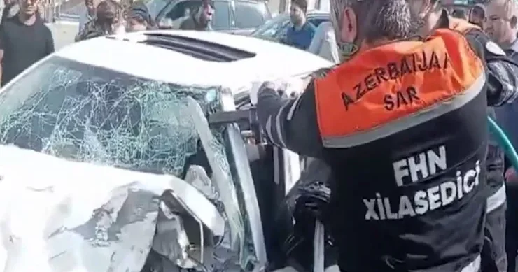 Changan Zil lə toqquşdu, sürücü belə xilas olundu VİDEO