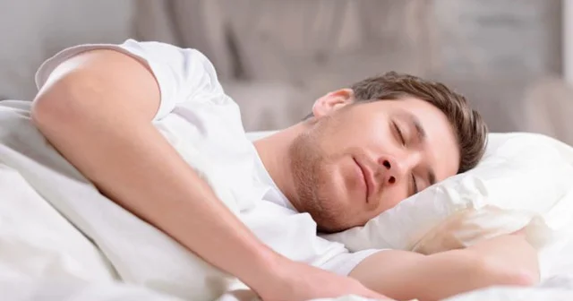 Gün ərzində neçə saat yatmalıyıq? Yuxusuzluğun FƏSADLARI