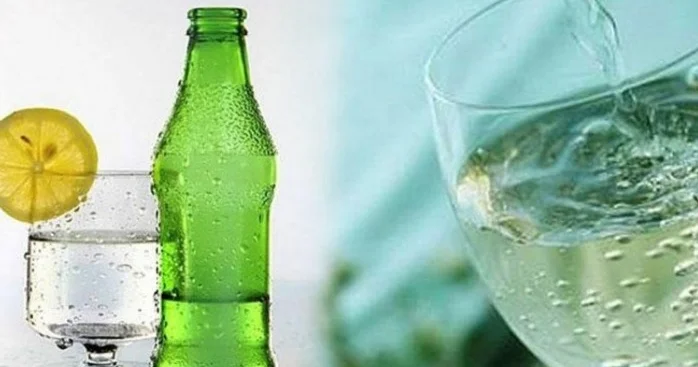 Mütəxəssisdən mineral su xəbərdarlığı! Yeməkdən dərhal sonra içməyin, çünki...