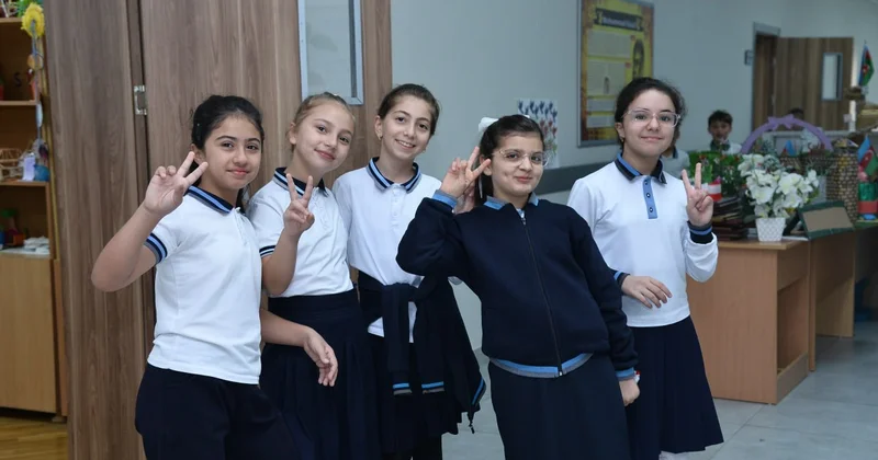 Vahid geyim, nümunəvi təhsil həyatı Məktəblərdə ürəkaçan mənzərə FOTOLAR