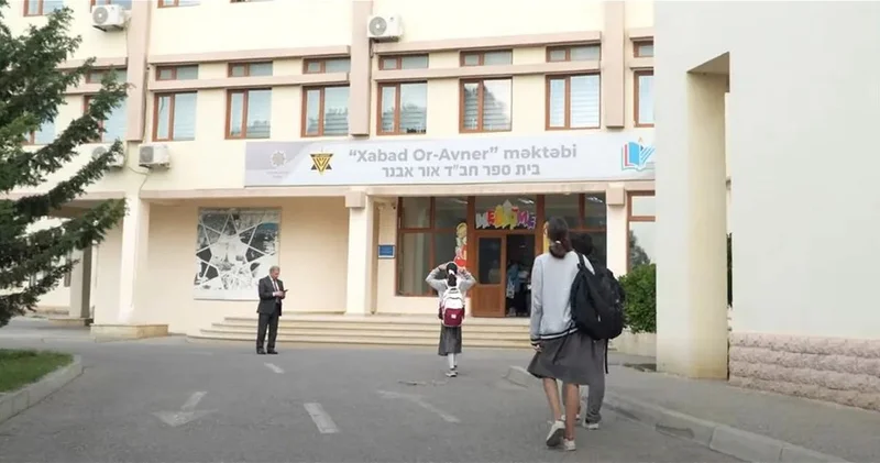 В Баку ученики еврейского происхождения также посещают школу в единой форме ВИДЕО