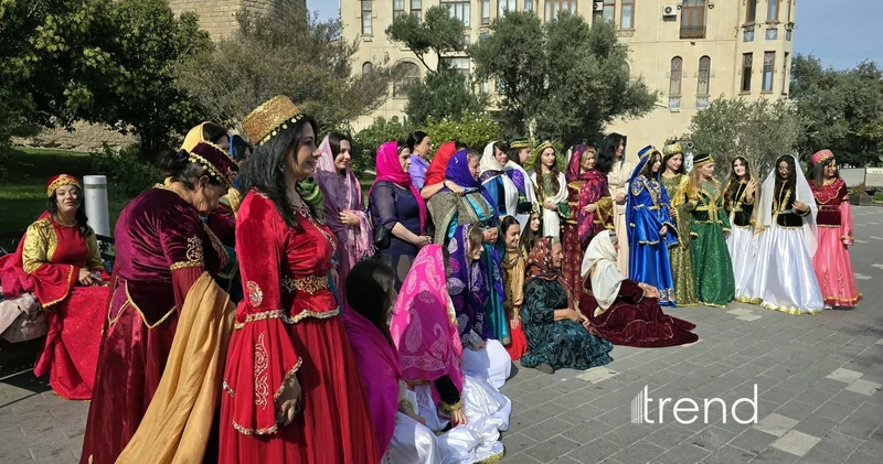 В Ичеришехер стартовало красочное шествие Кялагаи (ФОТО)