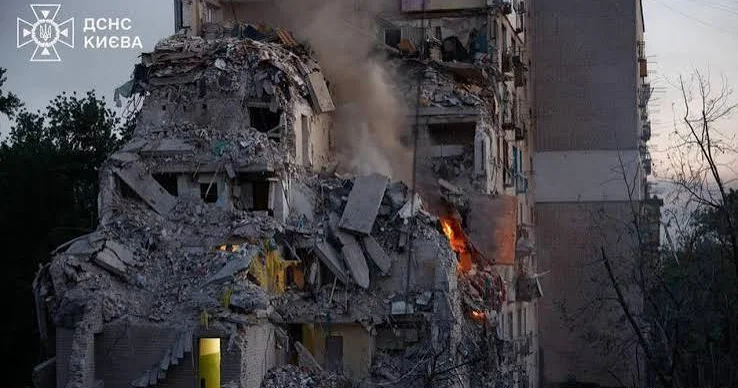 Bu səhər Rusiya Kiyevdəki bir neçə enerji obyektinə zərbə endirib, bir nəfər ölüb