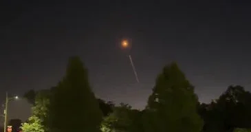 Запуск Falcon 9 оставил в небе след в виде гигантской медузы ВИДЕО