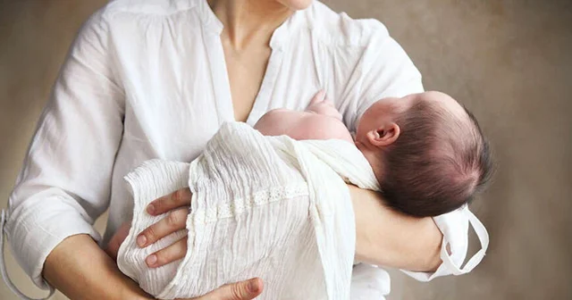 Körpəni yatıranda çox yelləməyin, beyinə qan sıza bilər NEVROLOQ