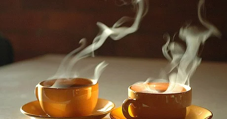 Qaynar çay içməyin! Xərçəng yarada bilər...