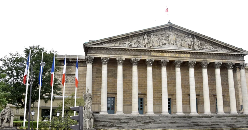 Fransada 2027 ci il büdcəsinin müzakirələri başlayıb: sosialistlərin təklifi qəbul edilməyib