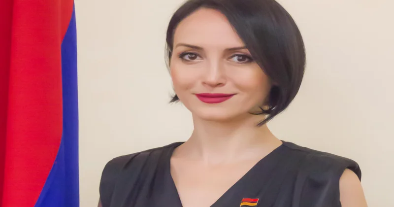 Paşinyanın partiyasından olan deputatı Rusiyaya buraxmayıblar