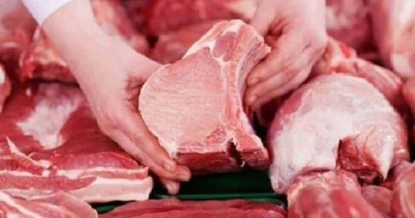 Yağlı əti sevənlər üçün təhlükə Sizi bu xəstəliklər gözləyir