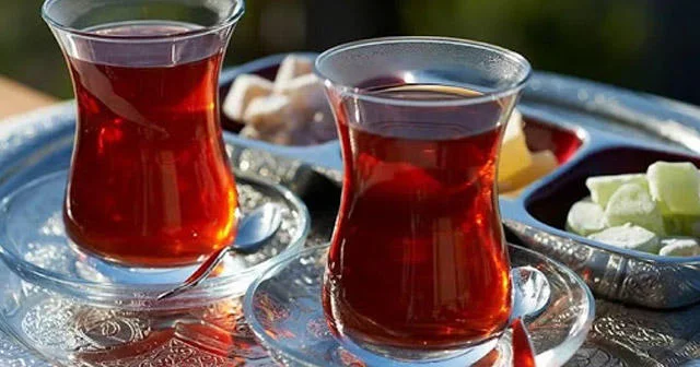 Çay içərkən bu səhvə yol verməyin!
