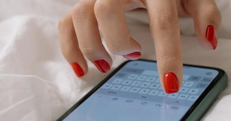 Smartfonlarımızın cinsi həyatımızda hansı yan təsirləri var? ARAŞDIRMA