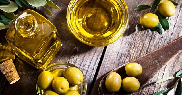 Əsl zeytun yağı soyuducuda kərə yağı kimi bərkiyir. Möcüzəli yağın faydaları