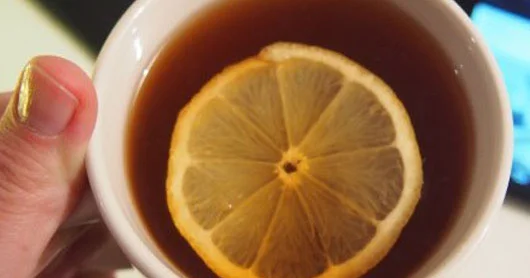 Çay dəmləndikdən neçə müddət sonra faydalı xüsusiyyətlərini itirir?