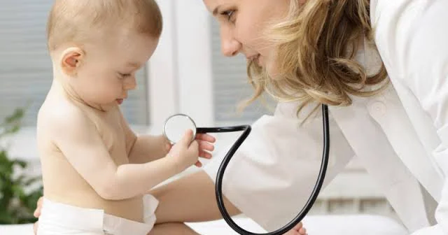 Pediatrdan valideynlərə xəbərdarlıq: “Təbii müalicə” uşağa zərər verə bilər