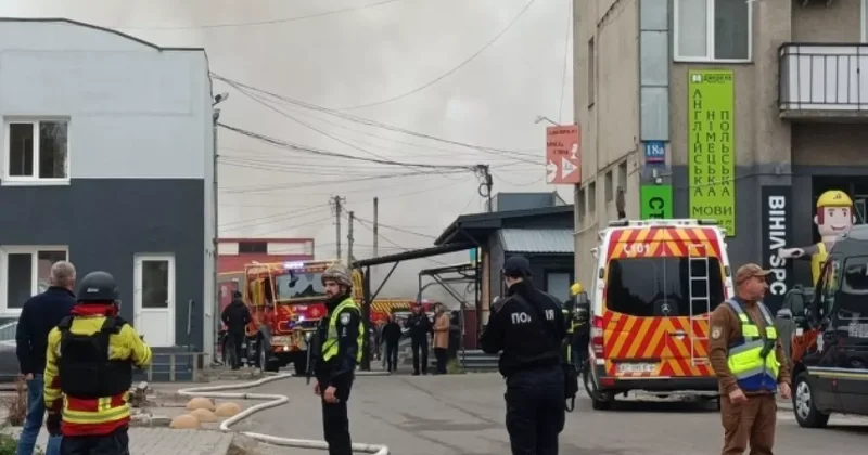 Дрон рухнул на торговый павильон в Луцке: погибли люди ВИДЕО