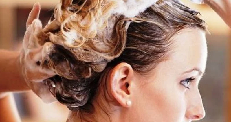 Saçları sabunla yumaq olarmı? Mütəxəssis rəyi
