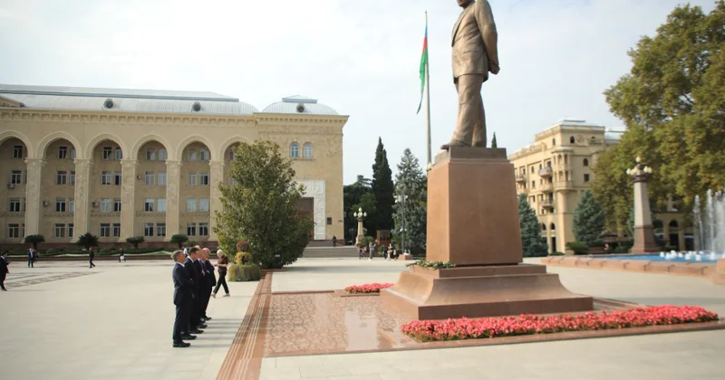 Belarus parlamentinin nümayəndə heyəti Gəncənin tarixi məkanlarını ziyarət edib
