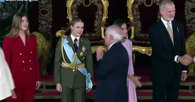 Kraliçanın əli havada qaldı VİDEO