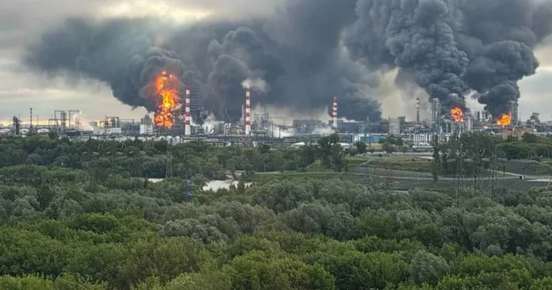 Ukrayna Rusiyanın iki neft emalı zavoduna hücum edib