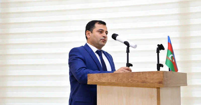 Müəllimin işgüzar görünüşü pedaqoji mədəniyyətin bir hissəsidir ŞƏRH
