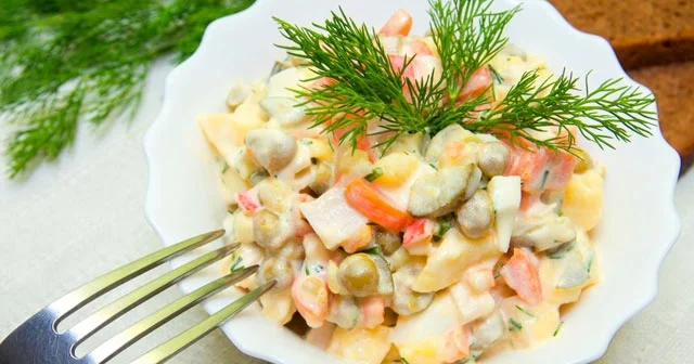Klassik Olivye salatı. ƏNƏNƏVİ RESEPT