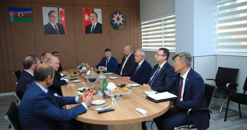 ® Belaruslu nümayəndələr Gəncə Avtomobil Zavodunda istehsal prosesi ilə tanış olublar