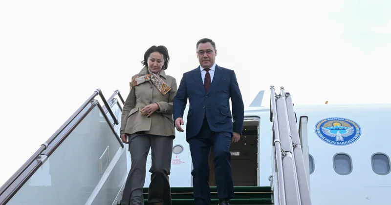 Qırğızıstan Prezidenti AQEM in Zirvə Toplantısında iştirak etmək üçün Azərbaycana səfərə gəlib