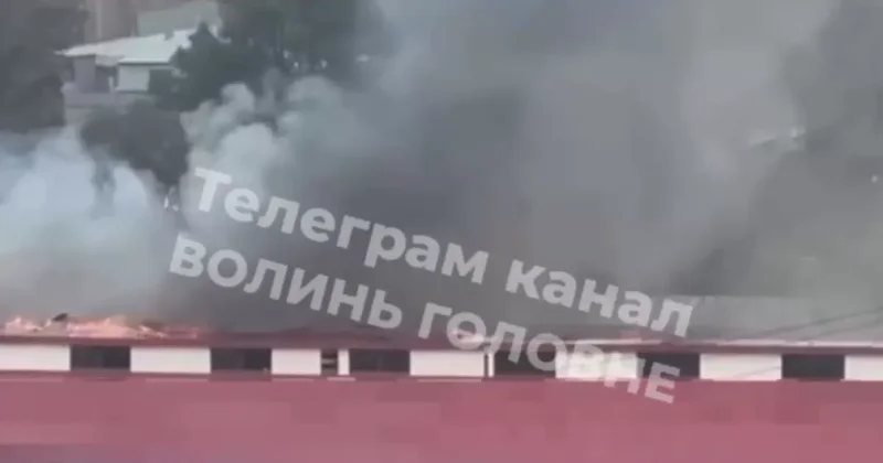 Дрон ударил по переполненному людьми супермаркету в Луцке Видео