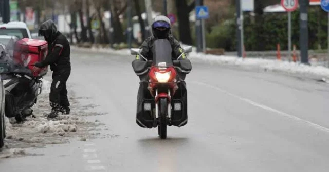 İstanbulda məktəblər bağlandı, motosikletlərə qadağa qoyuldu