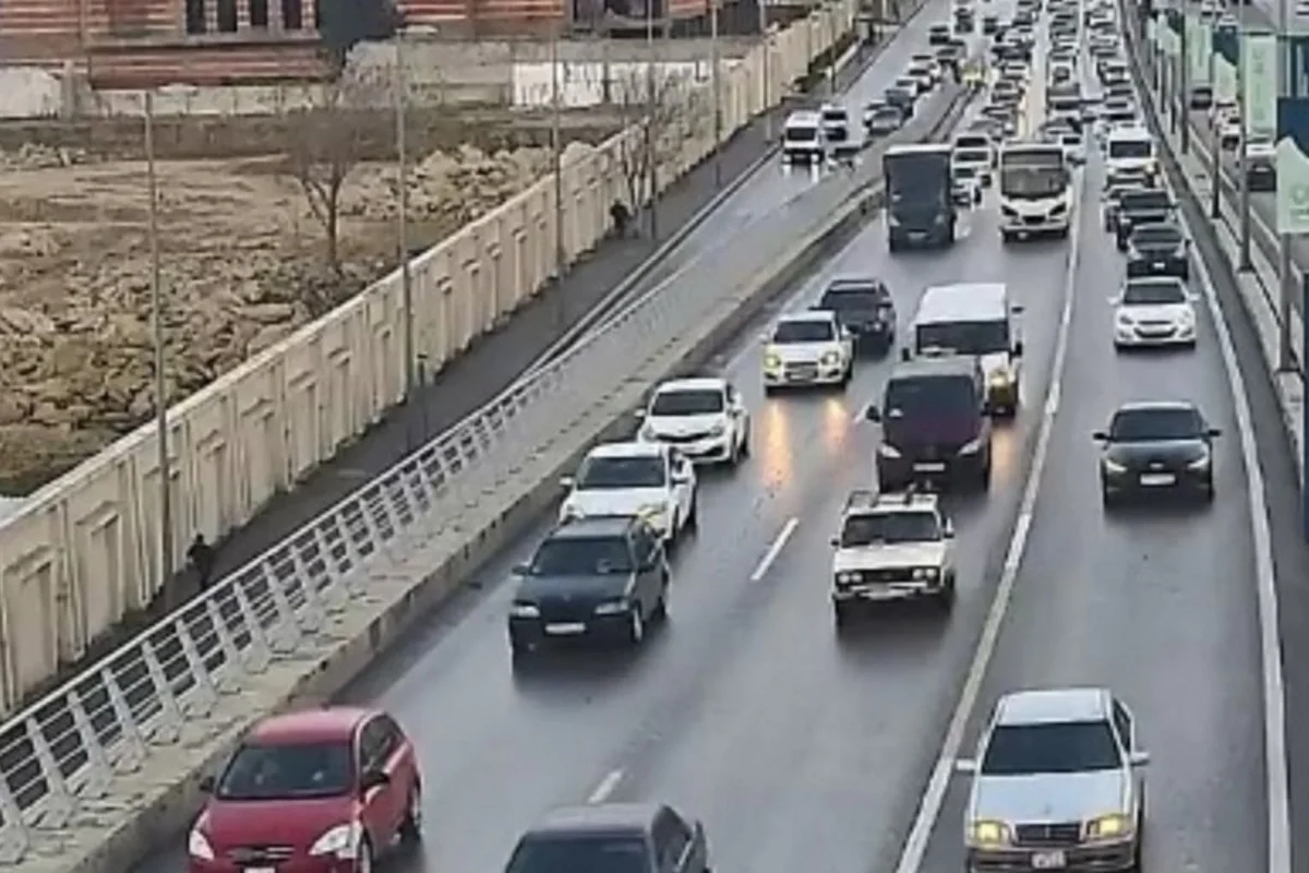 Bakıda tıxac olan yollar açıqlanıb Yeni Sabah